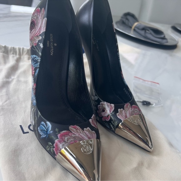 LOUIS VUITTON limited edition pump - Picture 3 of 5